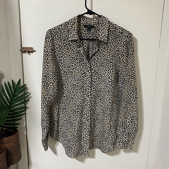 J. Crew 100% silk leopard button down blouse size 8 - Picture 5 of 10